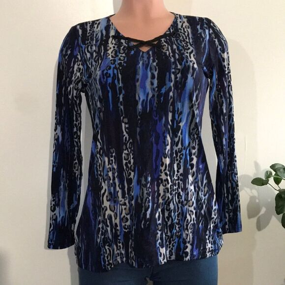 Belle by Kim Gravel Camo Print Top with Ribbon Neck Trim - Picture 1 of 5
